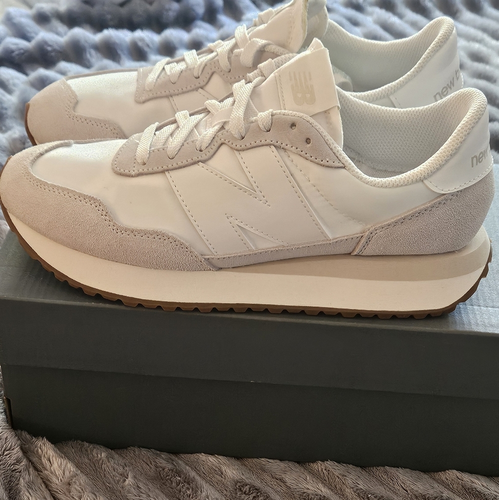 New Balance Womens White and Light Gray Sneakers